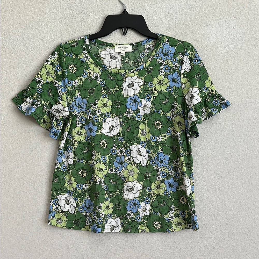 Kim & cami Los Angeles Floral Green Top ruffle sleeves small
